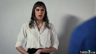 Супруга куажа наређује свом запосленом Авангарду јебеш њен муж