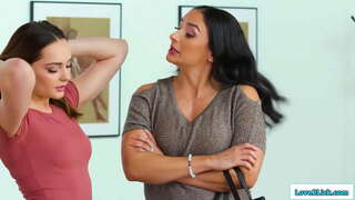 Busty belle-mère et sa belle-fille ont un secret d'affaire et le bébé qui se faufile dans les milfs chambre et ils s'embrassent.Le latin jantes d'elle et elle lui lèche la chatte Busty belle-mère et sa belle-fille ont un secret d'affaire et le bébé qui se faufile dans les milfs chambre et ils s'embrassent.Le latin jantes d'elle et elle lui lèche la chatte