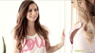 ǽ�のないベビーシッターがthreesomed