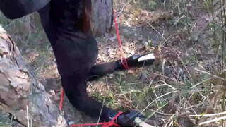 Ã�ウラ-ボーヒールモデルのステップ妹ブラックドレスおよびヒールが高められた場合は、マスク、木材、suck a bickコック.