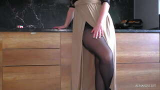 Cam Mom Femdom Fetish a Thighjob yn Pantyhose Cam Mom Femdom Fetish a Thighjob yn Pantyhose