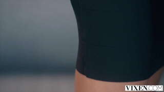 VIXEN Нахален бебе заведува шеф