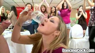 Dancingcock ไอ้จ้อนใหญ่ฉลอง