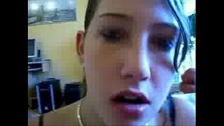 Labai graži mergina išsipučia