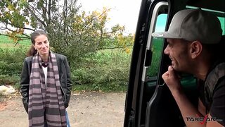 Hazarda Infaneto Aspergita kun Jizz on a Beach