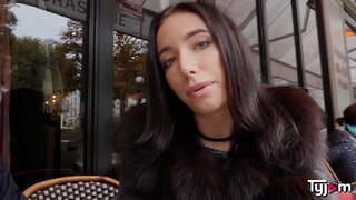 Ukranian àille Lola Bulgari fucks le massive fraingis dick